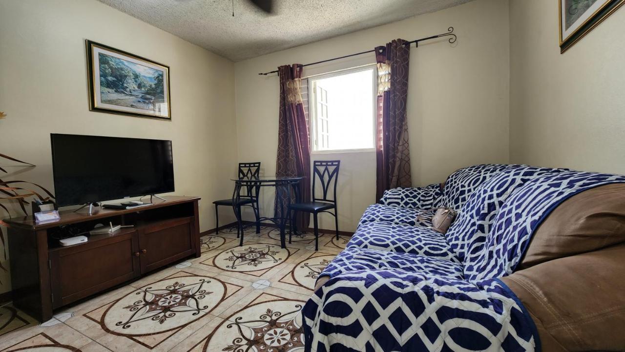 Oaklands Oasis Apartment Kingston Exterior photo
