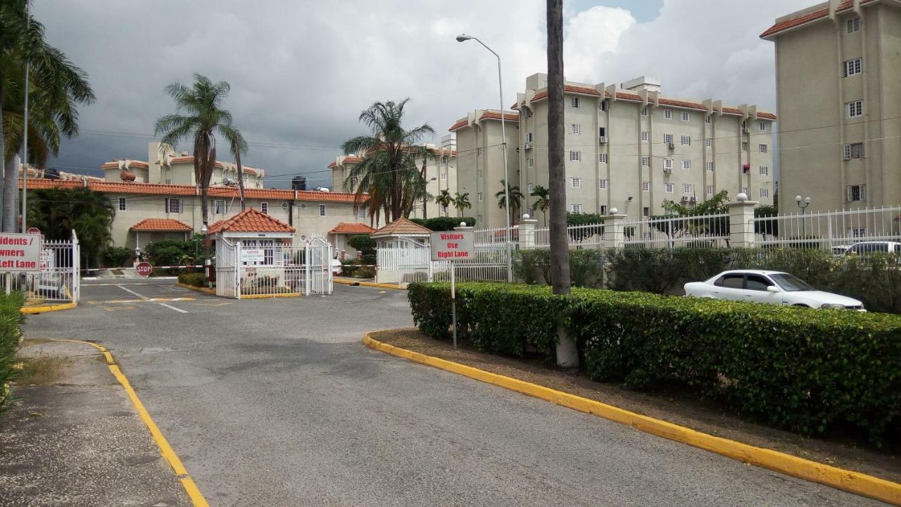 Oaklands Oasis Apartment Kingston Exterior photo
